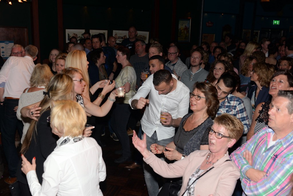 ../Images/Heel Noordwijkerhout zingt Hazes 079.jpg